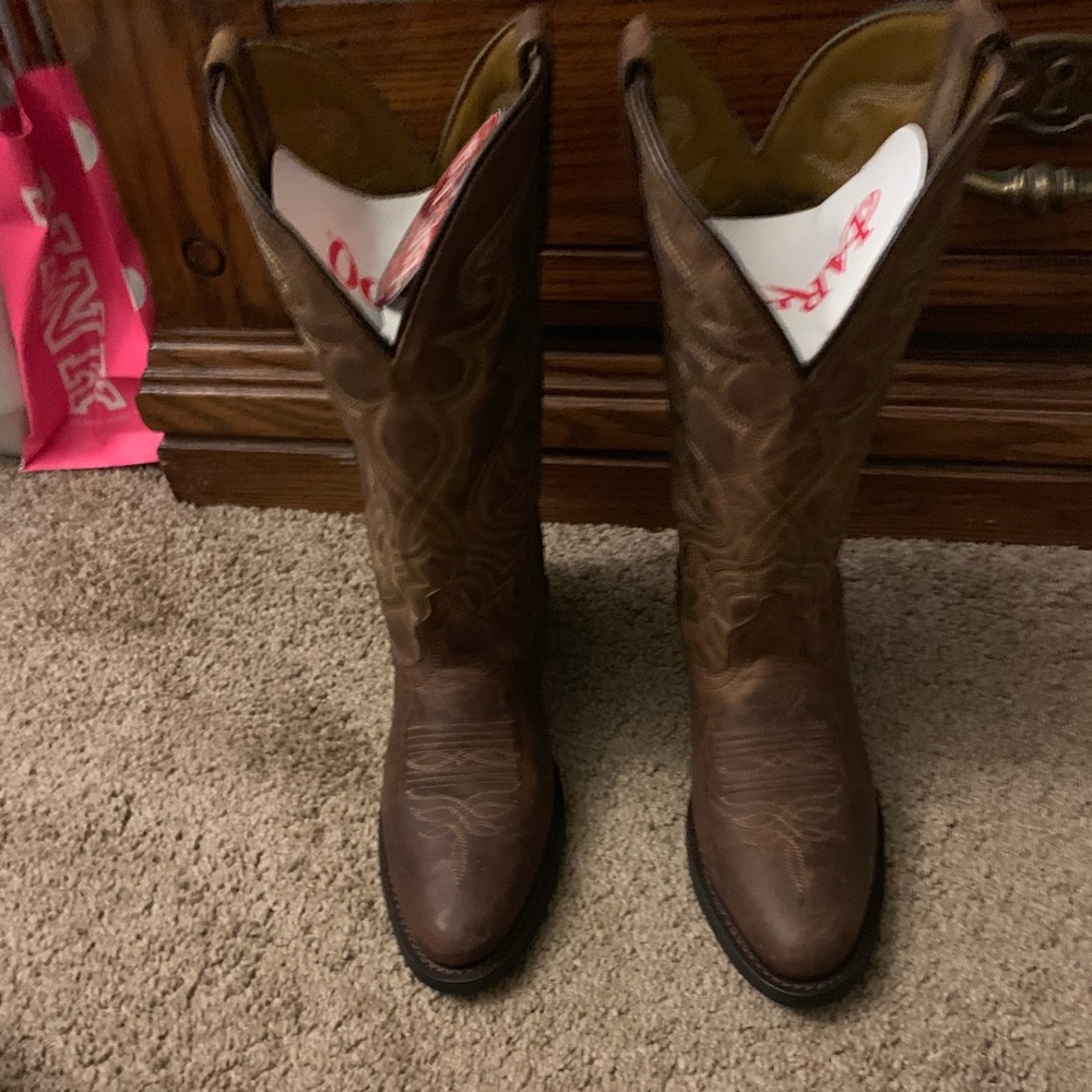 NEW Round toe Laredo Cowgirl boots